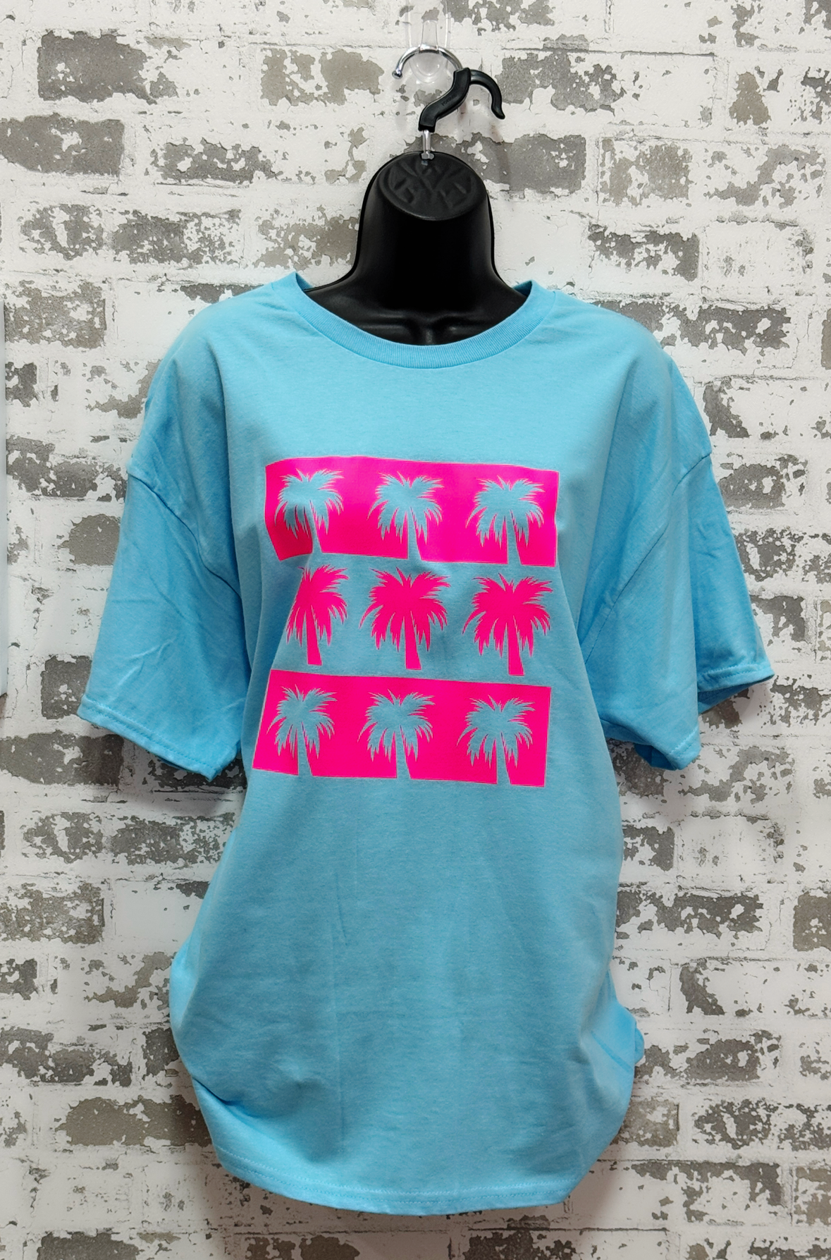 Palm Pop Tee – Turquoise T-Shirt with Neon Pink Palm Tree Grid & Retro Beach Vibes