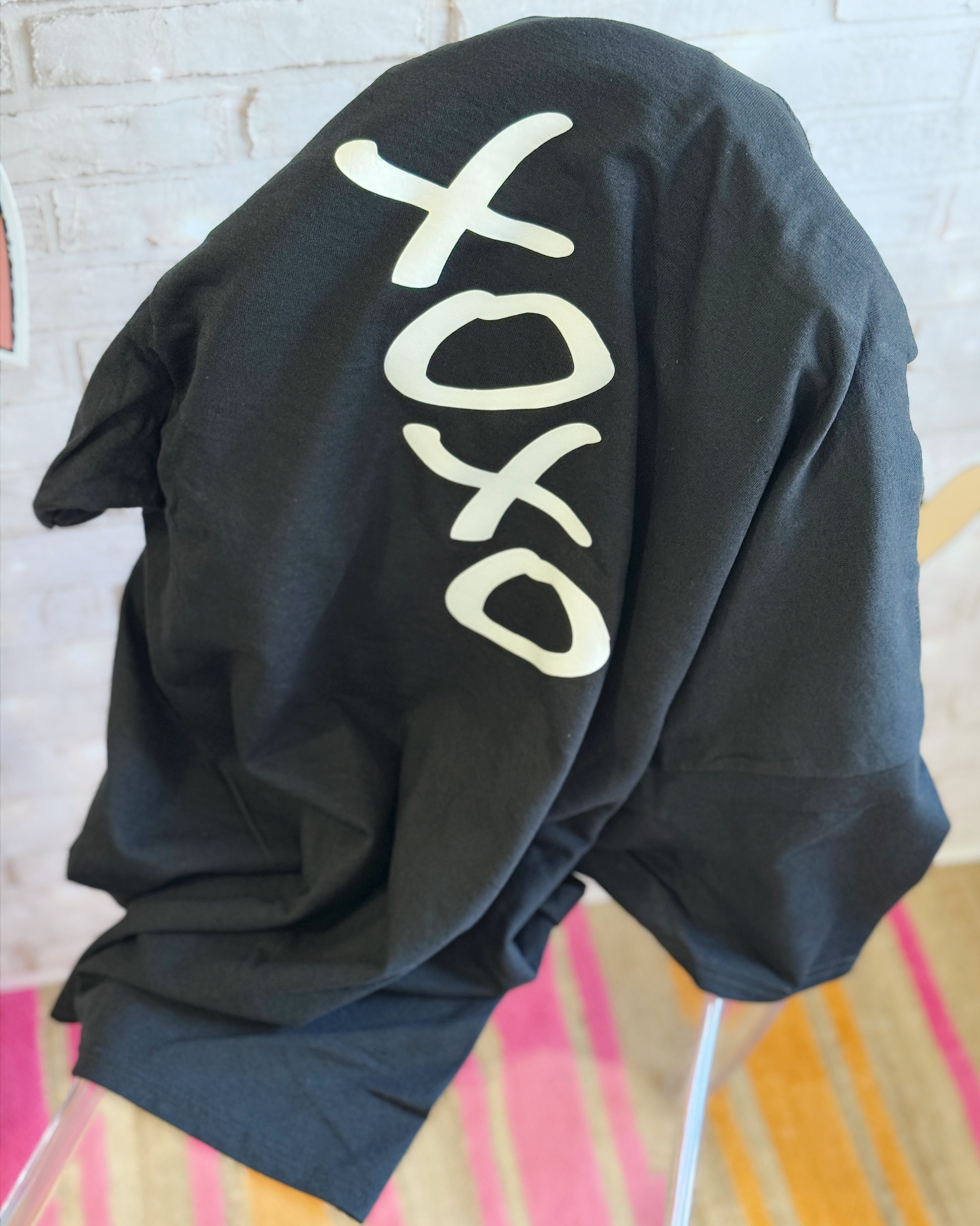 Black Heart & XOXO Graphic Tee – Asymmetrical Back Print Minimalist T-Shirt