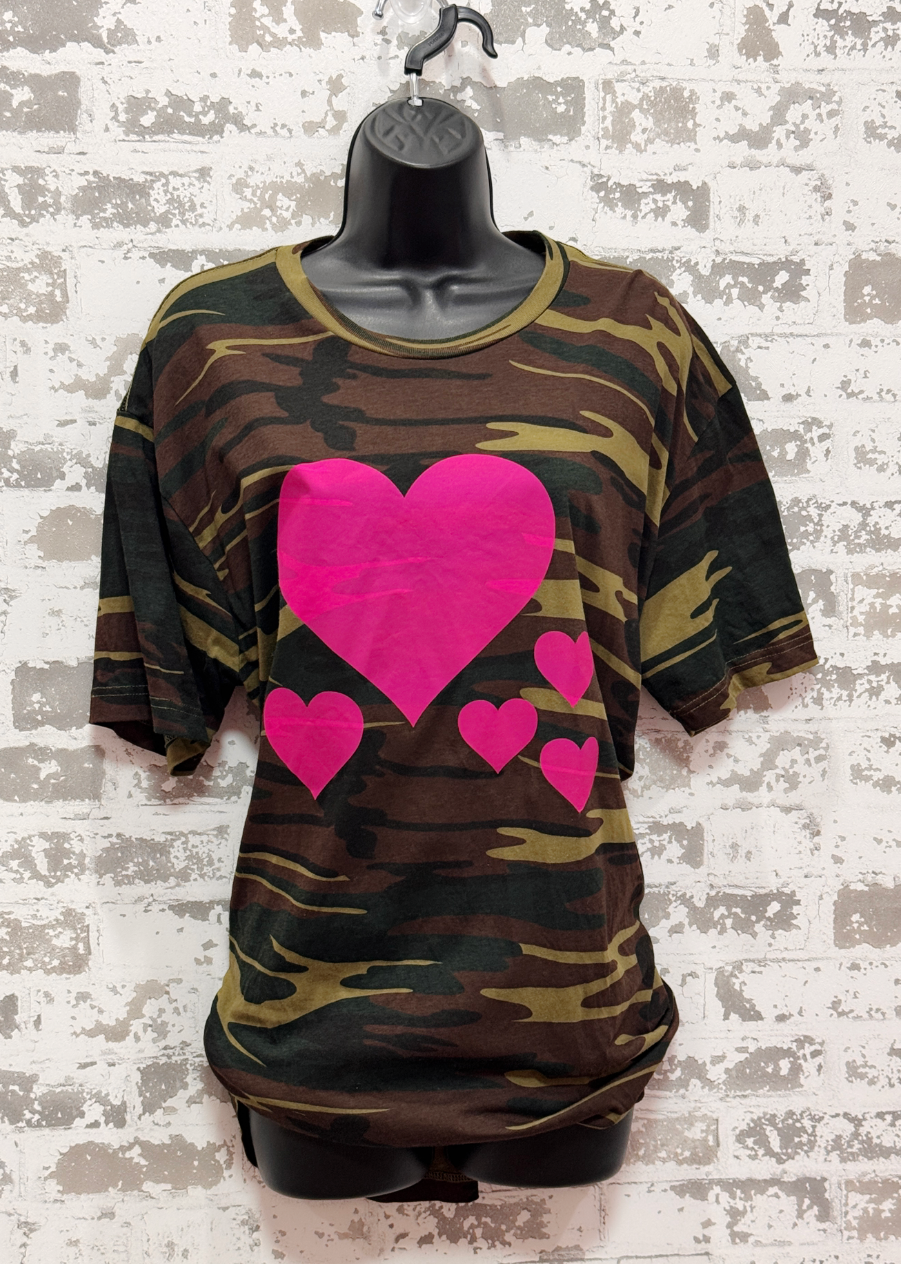 Camo Heart Pop Tee – Camo T-Shirt with Hot Pink Bubble Heart Graphic