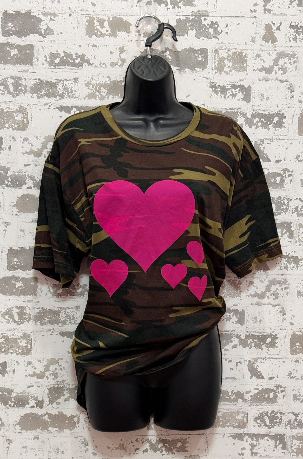 Camo Heart Pop Tee – Camo T-Shirt with Hot Pink Bubble Heart Graphic